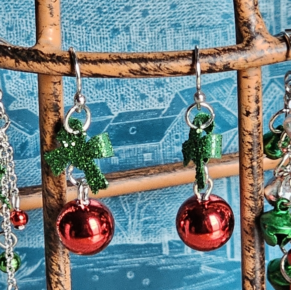 Christmas earrings. Bundle of 3 pair. - Picture 7 of 9
